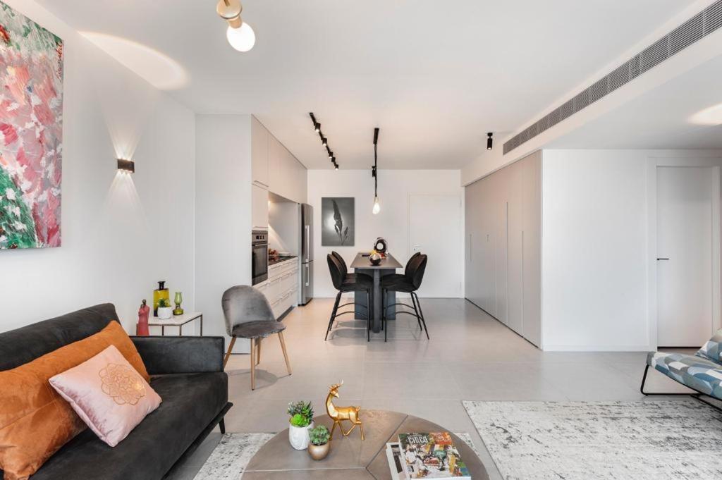 Yefet - By Beach Apartments Tlv Tel Aviv Ngoại thất bức ảnh